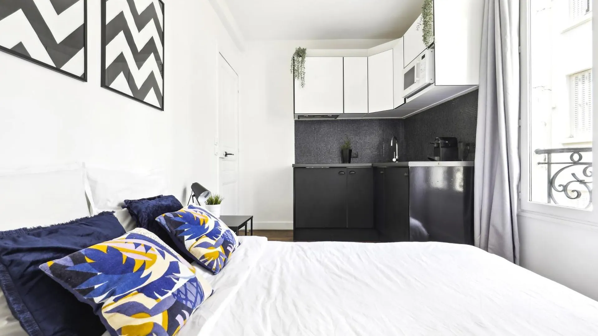 Lovely Top Floor Studio Near Montmartre Paris 0*,  France