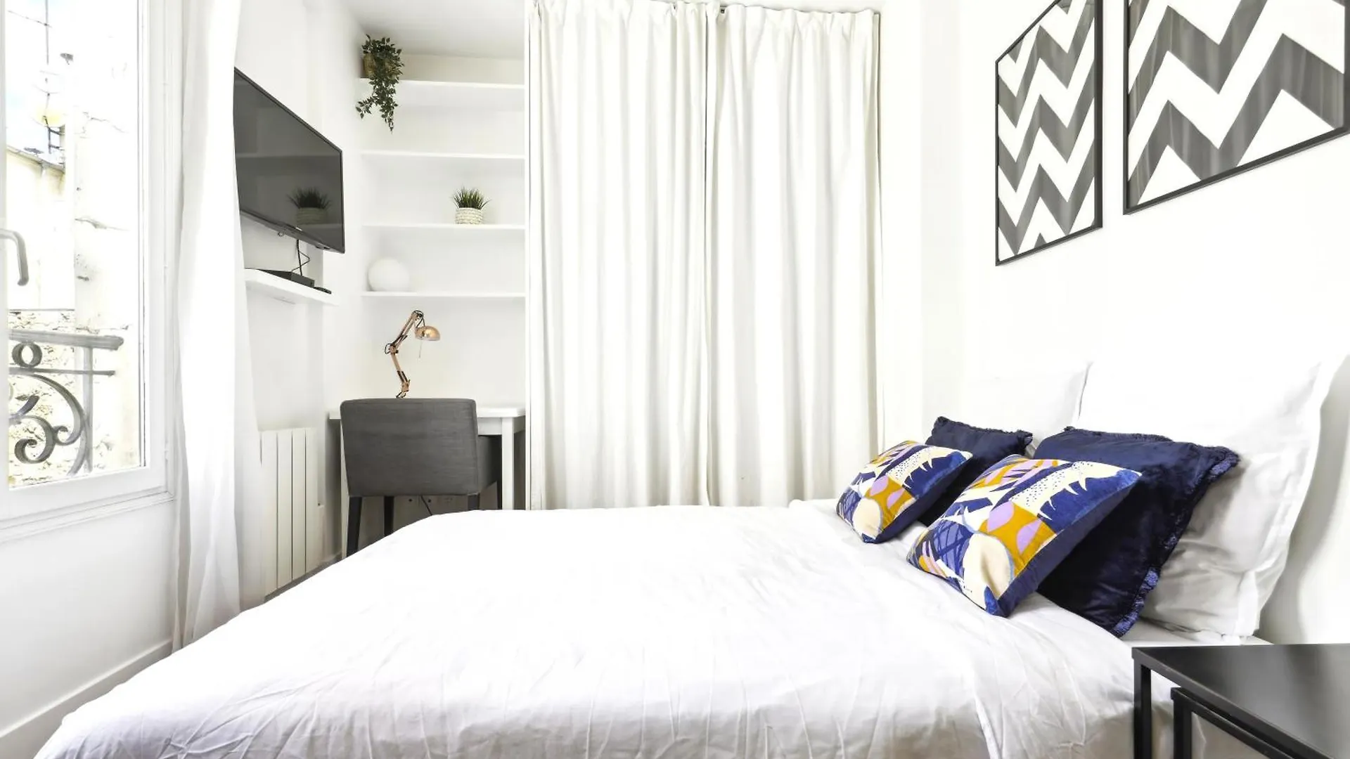 Lovely Top Floor Studio Near Montmartre Paris Apartment