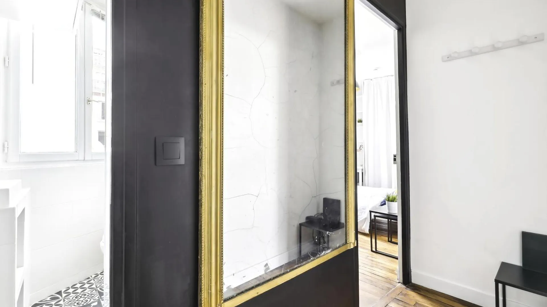 Lovely Top Floor Studio Near Montmartre Paris